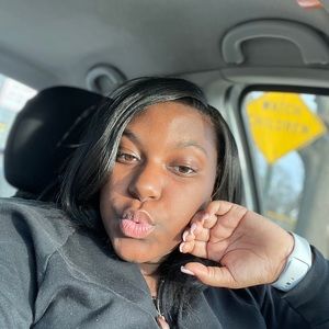 Meet your Posher, Akeliah